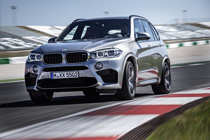 Tại triển lãm Los Angeles Auto Show, BMW trình làng 2 mẫu xe thể thao đa dụng X5M...