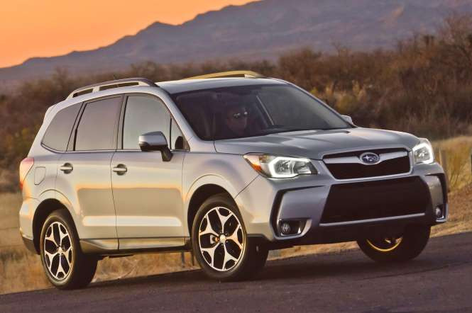 Mẫu Subaru Forester XT 2014 được đánh giá cao về không gian nội thất rộng, tay lái điều khiển dễ dàng và thiết bị an toàn. Đây sẽ là một đối thủ cạnh tranh xứng tầm với Honda CR-V 2015.