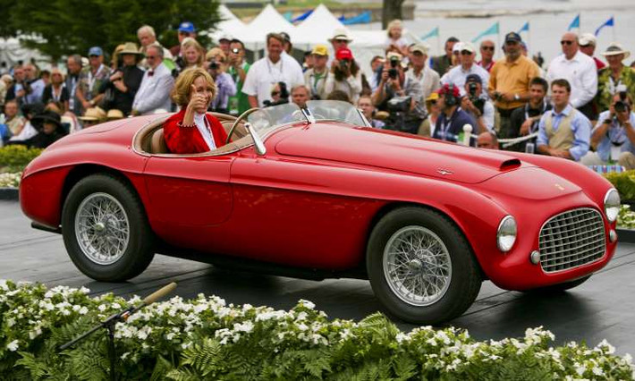 Ferrari 166MM Barchetta (1948): Với kiểu dáng khác lạ giống như một chiếc thuyền nhỏ, 166MM Barchetta trở thành tâm điểm chú ý khi được ra mắt tại triển lãm ô tô Turin vào năm 1948.