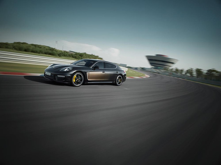 Panamera Exclusive Series là mẫu xe đắt nhất trong lịch sử của Porsche, với giá 263.000 USD/chiếc.