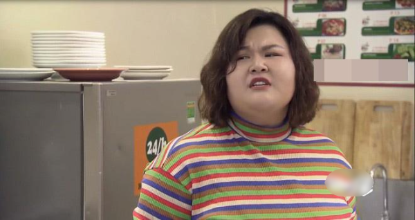 Trước đó, Ngô Thủy Tiên gây ấn tượng khi vào vai Liễu trong Về nhà đi con. Vai diễn bị khán giả ném đá vì Thủy Tiên thể hiện xuất sắc tính ích kỷ, nhỏ nhen, vô duyên.