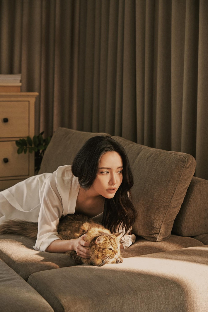 Về đời tư, Bích Phương khá kín tiếng. Trong một lần chia sẻ với truyền thông, ca sĩ thừa nhận mình là người hời hợt trong tình yêu. "Tôi là người hời hợt khi yêu. Trước kia, tôi yêu nhiều và chia tay cũng nhiều. Tuy nhiên, không có mối tình nào đọng lại trong đầu", cô nói (Ảnh: Facebook nhân vật).