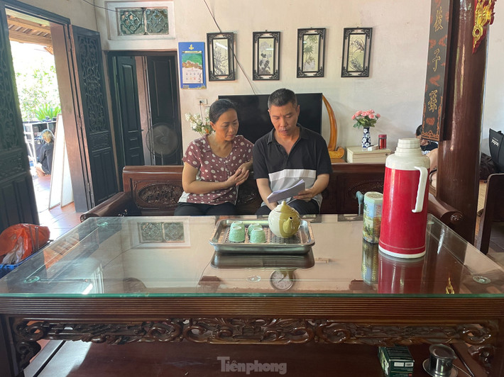 NSND Công Lý vào vai bố của Phương (NSƯT Kiều Anh). Nam nghệ sĩ đóng cặp với NSƯT Linh Huệ. Bố mẹ Phương có cuộc sống khá giản dị ở quê. Theo những tình tiết mới nhất của phim, Phương không thể giữ lại đứa con. Cô đề nghị ly hôn chồng và trở về quê với bố mẹ.
