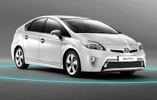 Không kém cạnh, hãng Toyota cũng gây tiếng vang với mẫu xe hybrid Toyota Prius, đạt doanh số bán cao kỷ lục 3 triệu xe trên toàn cầu tính đến tháng 7/2013.