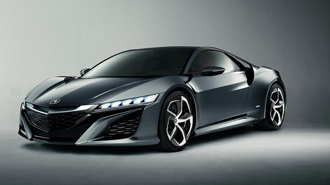 Đầu năm tới, Honda sẽ cho ra mắt phiên bản Honda NSX công nghệ hybrid mang tên Acura NSX 2015. Xe sẽ được trang bị 2 môtơ điện, cung cấp sức mạnh cho cầu trước và môtơ thứ 3 kết hợp với động cơ V6 để truyền động đến cầu sau thông qua hộp số ly hợp kép.