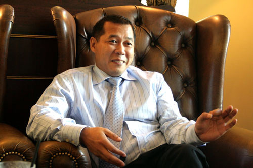Về ông Nguyễn Quốc Toàn, ngoài là Chủ tịch NamABank, ông Toàn hiện còn đảm nhiệm nhiều vị trí quan trọng khác tại các công ty thuộc Hoàn Cầu Group như: Phó chủ tịch Hội đồng thành viên Công ty TNHH Hoàn Cầu kiêm Tổng giám đốc Công ty TNHH Hoàn Cầu Nha Trang...
