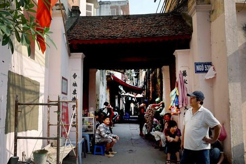 Ngõ 530, phố Thụy Khuê, quận Tây Hồ được án ngữ bởi chiếc cổng làng An Thọ xưa.
