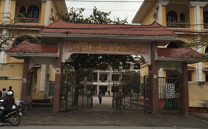 Ngôi trường cấp 3 Hoa hậu Việt Nam 2014 Nguyễn Cao Kỳ Duyên học tập tại thành phố Nam Định là Trường PTTH chuyên Lê Hồng Phong. Đây là trường PTTH chuyên duy nhất của thành phố Nam Định và cũng là ngôi trường giàu truyền thống học tập nhất của cả tỉnh. Mọi học sinh của trường đều phải trải qua những cuộc thi tuyển rất gắt gao.