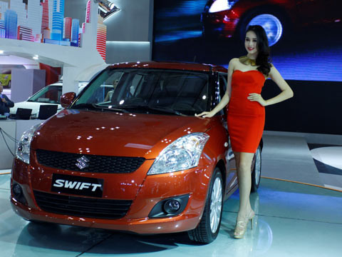 Xuất hiện tại triển lãm ô tô Việt Nam 2013, dòng xe Suzuki Swift có thiết kế khá cá tính nhưng được định giá thuộc dạng cao so với các đối thủ cùng phân khúc. Mức giá của nó đang là 599 triệu đồng.