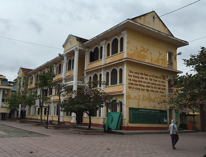 Ngôi trường Lê Hồng Phong vốn được biết nhiều đến bởi những thành tích học tập của các bạn học sinh, nay lại càng vẻ vang hơn nhờ kết quả tuyệt vời Kỳ Duyên mang lại.