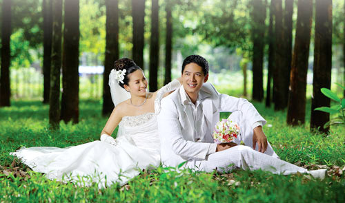 Từ năm 2002, Anh Thơ đã làm cho những dự án tư vấn của Liên minh châu Âu về ngành khách sạn và đi huấn luyện cho các khách sạn mới mở, soạn giáo trình và dạy môn nghiệp vụ du lịch.