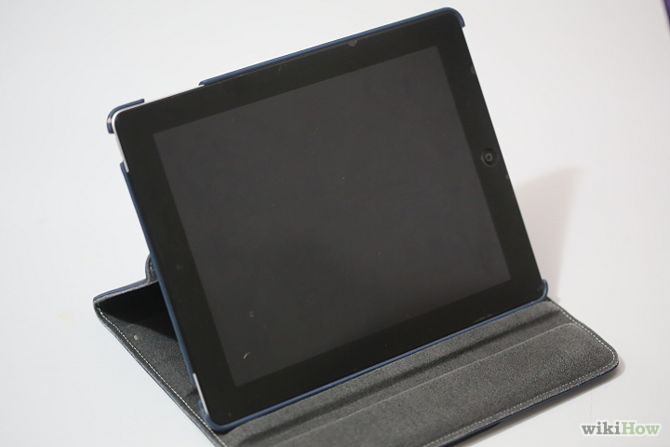 Bước 1: Hãy chắc chắn rằng iPad của bạn không cắm điện. Tốt nhất bạn nên nhấn nút "Sleep" hoặc tắt máy hoàn toàn. Rút các thiết bị phụ kiện đang kết nối với iPad trước khi vệ sinh cho máy.