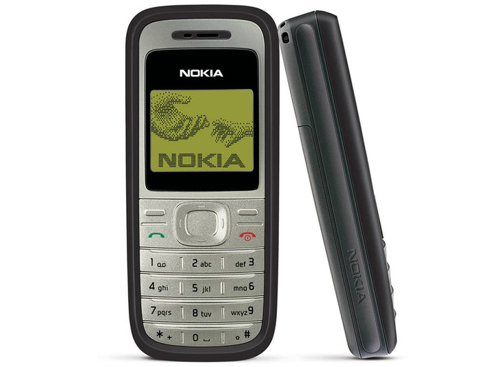 2. Nokia 1200 Sẽ là thiếu xót nếu không nhắc đến Nokia 1200 "cổ lỗ sĩ', chiếc điện thoại được nhiều người yêu thích bởi giá trị cốt lõi, mức giá bình dân, thiết kế nhỏ gọn, máy và pin khỏe.