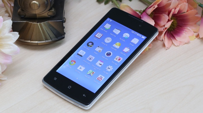 6. Oppo Joy Sản phẩm thuộc phân khúc smartphone 2 sim giá rẻ, 2,9 triệu (tùy các cửa hàng khác nhau, mức giá chênh lệch khoảng 100 nghìn). Với RAM 512MB, chip đồ họa Mali-400MP, đây là cấu hình tầm trung đủ đáp ứng nhu cầu liên lạc, giải trí cơ bản của người sử dụng. Mặc dù vậy, nếu bạn thích các dòng máy cầm chắc tay thì Oppo Joy khá nhẹ và nhỏ, không có cảm giác chắc chắn.
