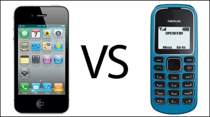 7. Nokia 1280 Nokia 1280 "nồi đồng cối đá" vẫn được yêu thích ngang ngửa điện thoại thông minh, bởi bản chất "trâu bò" máy chịu được va đập mạnh, pin khỏe không kém các chị em 110i hay 110.