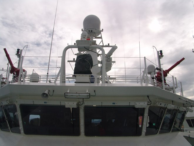 Hệ thống radar và vòi phun nước.