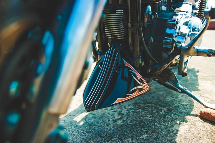 Harley Davidson XL1200 sử dụng động cơ Evolution 1.200 phân khối làm mát bằng gió.