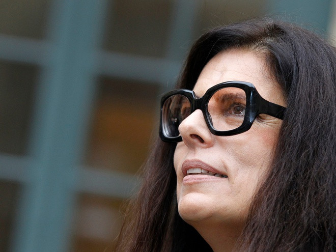 Françoise Bettencourt Meyers, cháu gái duy nhất của người sáng lập hãng mỹ phẩm Pháp L'Oreal, hiện là nữ tỷ phú giàu nhất thế giới với khối tài sản 56,3 tỷ USD. Tuy nhiên, cuộc đời bà trải qua nhiều thăng trầm, trong đó nốt trầm lớn nhất là cuộc chiến pháp lý giành quyền thừa kế kéo dài cả thập kỷ với bạn thân của mẹ mình. Không giống những người thừa kế tỷ USD thông thường, bà Bettencourt Meyers tập trung vào sự nghiệp văn học. Ảnh: Getty Images.