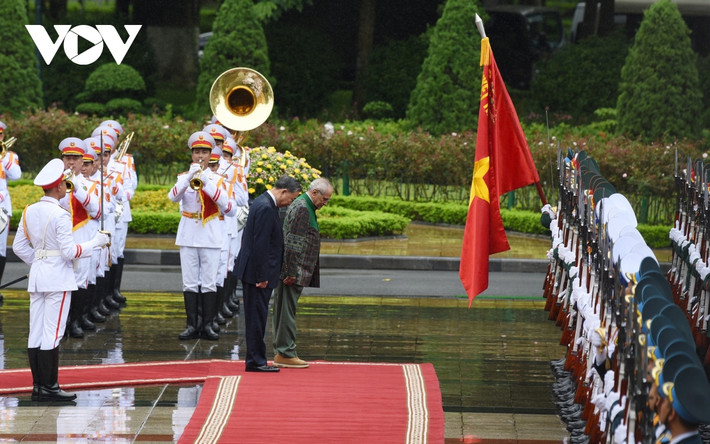 Chuyến thăm của Tổng thống Jose Ramos-Horta diễn ra trong bối cảnh quan hệ Việt Nam – Timor Leste có những bước phát triển. Từ khi thiết lập mối quan hệ song phương, đây là chuyến thăm chính thức thứ 4 của lãnh đạo cấp cao Timor Leste tới Việt Nam. Hai nguyên thủ cúi chào Quân kỳ "Quyết thắng" của Quân đội nhân dân Việt Nam.