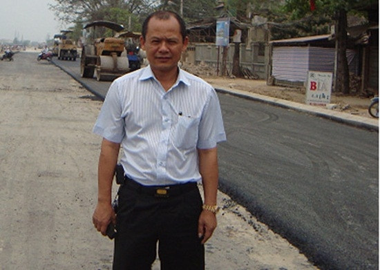 Năm 1982, Minh khi đó là trung úy quân đội đóng quân ở biên giới Lạng Sơn, làm đến chức trạm trưởng một trạm kiểm soát đường biên ở khu vực cửa khẩu Tân Thanh lúc bấy giờ. Nhưng ông ta lại cầm đầu một nhóm buôn lậu hàng qua biên giới. Trong một chuyến hàng, Minh "Sâm" bị công an Lạng Sơn vây bắt và đã rút súng tấn công lại công an, phòng thuế. Trong cuộc đấu súng đó, Minh đã bắn chết một đại úy công an và làm bị thương 2 người khác.