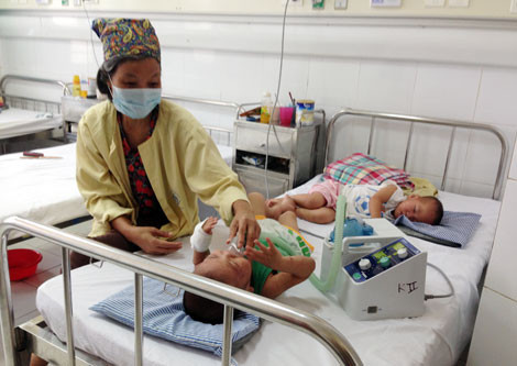 Theo quy định, khi được chuyển từ chùa Bồ Đề về các trung tâm bảo trợ xã hội của thành phố, những đối tượng thuộc diện bảo trợ xã hội nói trên sẽ được hưởng đầy đủ các chế độ, chính sách nuôi dưỡng theo quy định của thành phố, mức chế độ nuôi dưỡng được hưởng thấp nhất là 700.000 đồng/người/tháng, cộng thêm khoản chi phí khác là 100.000 đồng/người/tháng.
