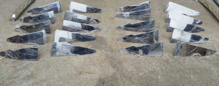 Để bảo vệ lớp vàng tránh bị các tác động bên ngoài trong quá trình sử dụng, sau khi mạ vàng xong, các kỹ sư phủ thêm một lớp Nano cứng bên ngoài giúp xe bền trong điều kiện khí hậu của Việt nam. Ảnh: Các chi tiết được chế mới tạo viền cho la-zăng của xe.