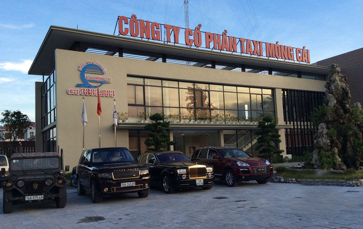 Không chỉ sở hữu 2 siêu xe cực sang trên, ông chủ hãng taxi này còn có 2 siêu xe khác là Benley và Porsche. Hai chiếc này cũng chuẩn bị được mạ vàng 24K.