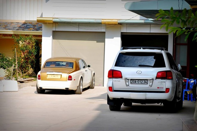 Mẫu SUV Lexus LX570 biển số đẹp bên cạnh Rolls-Royce Phantom phong cách đại gia Dubai đeo biển Thái Nguyên.
