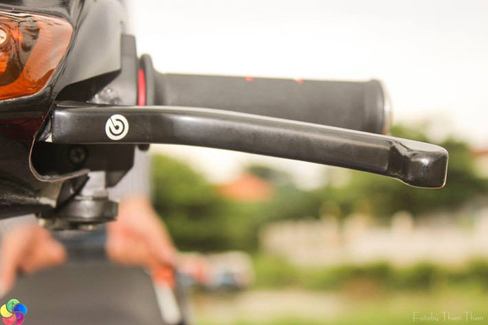 Cặp tay phanh Brembo Master Cylinder.