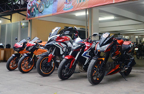 2 anh em Honda CBR600 và CBR1000 Repsol hầm hố.