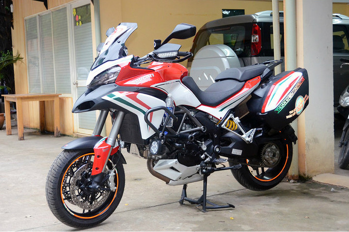 MultiStrada với bộ tem màu cờ Italia khá đẹp.
