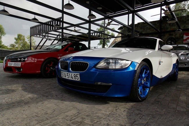 Ngoài ra, còn có sự xuất hiện của mẫu xe thể thao nổi tiếng BMW Z4 hay mẫu xe bán tải Toyota Tacoma phiên bản 2 cửa hiếm khi bắt gặp ở Việt Nam.