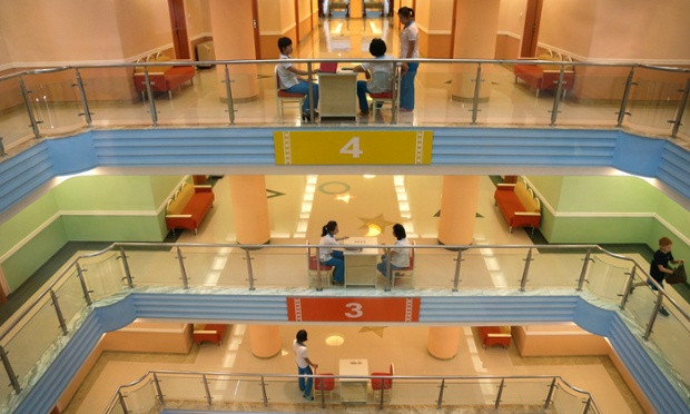 Hành lang của ký túc xá trong trại hè trẻ em quốc tế Songdowon.