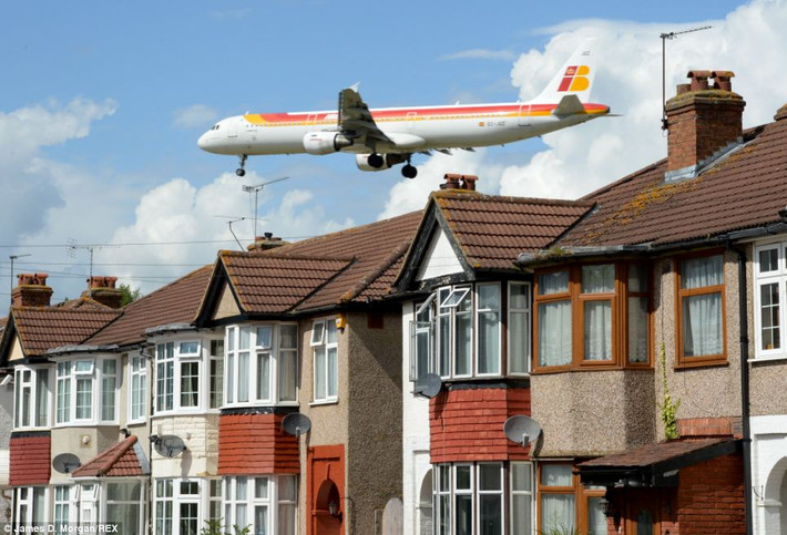 Hiện tại, có khoảng 1.280 chuyến bay đi và đến sân bay Heathrow mỗi ngày.