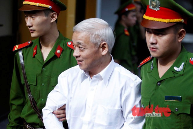 Nụ cười hiếm hoi của ông Kiên trong các phiên tòa xử phúc thẩm.