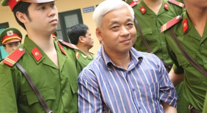 Rất nhiều lần người ta bắt gặp ông Kiên tươi cười.