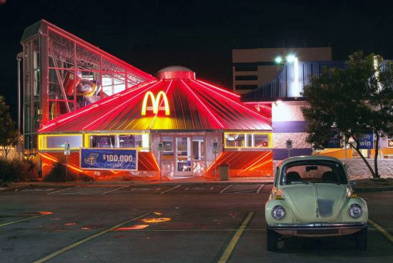 Thị trấn Roswell, New Mexico, Mỹ: Thị trấn nhỏ này ở bang New Mexico còn có tên gọi khác là “thị trấn UFO”. Người dân cho rằng một vật thể bay không xác định đã xuất hiện tại thị trấn vào năm 1947 và kể từ đó, họ đã xây dựng thị trấn với những ý tưởng lấy từ UFO trong đó có cửa hàng McDonald với hình dạng giống như một chiếc đĩa bay. Ngoài ra, nơi đây còn tổ chức lễ hội UFO vào mùa hè hàng năm.Ảnh:Thrillist.