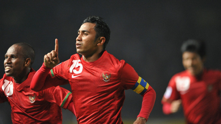 Firman Utina (Indonesia): Firman Utina nhận giải thưởng Cầu thủ hay nhất AFF Cup 2010 sau khi tuyển Indonesia thua Malaysia ở chung kết. Dù Indonesia vẫn lỡ hẹn với ngôi vương ở AFF Cup nhưng lối chơi công thủ toàn diện của tiền vệ Firman Utina trong suốt giải đấu được đánh giá cao.