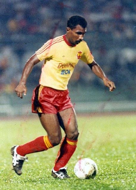 Zainal Abidin Hassan (Malaysia): Cho tới nay, Malaysia mới chỉ có 1 cầu thủ giành giải Cầu thủ hay nhất AFF Cup. Đó là trường hợp của Zainal Abidin Hassan ở kỳ AFF Cup 1996. Dù tuyển Malaysia thua 0-1 trước Thái Lan ở kỳ AFF Cup năm đó nhưng tài năng của Zainal Abidin Hassan vẫn được công nhận.