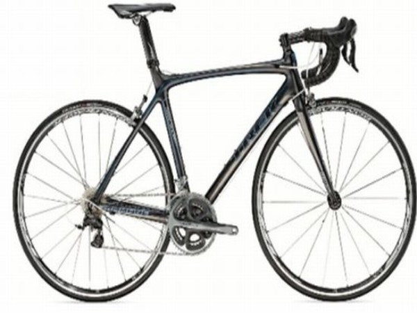Xe đạp Trek Madone 7 được bán với giá 75.000 USD tại phiên bán đấu giá hàng năm Lance Armstrong Foundation Gala ở New York (2005). Chiếc xe được gắn 100 viên kim cương trắng và 7 viên kim cương Gemesis màu vàng 1 carat gắn trên huy hiệu ở đầu xe.