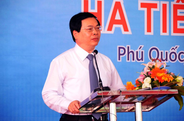 Bộ trưởng Bộ Công Thương Vũ Huy Hoàng phát biểu tại buổi lễ khởi công đường cáp ngầm xuyên biển ngày 17/11.