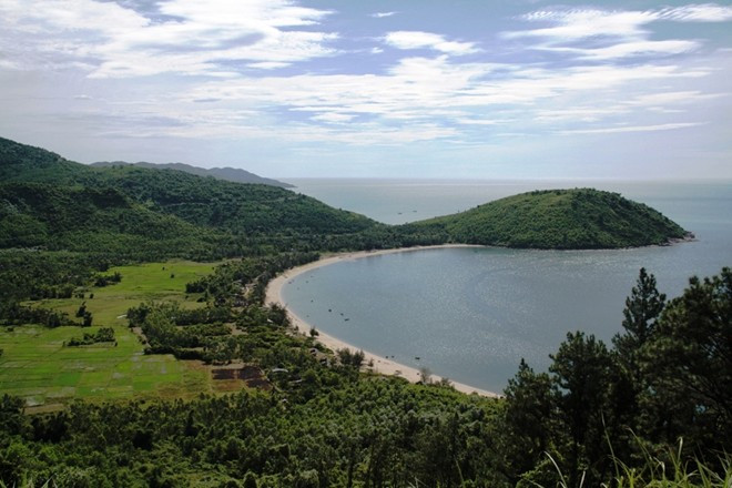 Cũng trong dịp này, Saigontourist có tour đặc biệt khác tham quan danh thắng Vũng Chùa, viếng mộ Đại tướng Võ Nguyên Giáp, trong chùm tour TP HCM - Đà Nẵng - Hội An - Động Thiên Đường - Vũng Chùa - Huế trong 5 ngày với giá chỉ 7,8 triệu đồng.