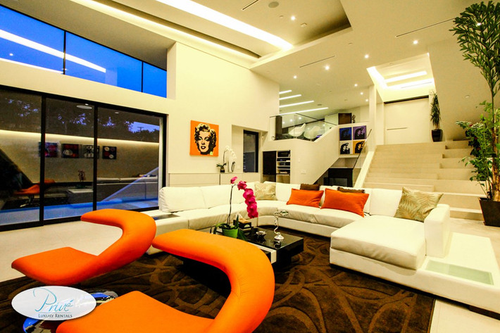 Bên trong ngôi nhà được trang trí cực kỳ hiện đại.