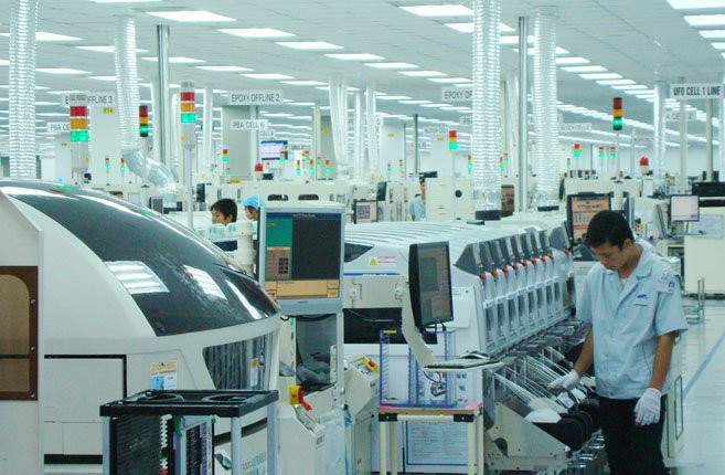 Nokia Việt Nam cam kết tuân thủ đúng yêu cầu về 5% số lao động của công ty có bằng đại học sẽ trực tiếp tham gia vào hoạt động Nghiên cứu và Phát triển (R&D).