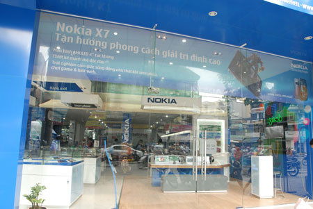 Microsoft nhấn mạnh, với mảng kinh doanh điện thoại di động Nokia, Microsoft sẽ nhắm vào thị trường thiết bị di động có giá phải chăng với giá trị 5 tỷ USD mỗi năm.