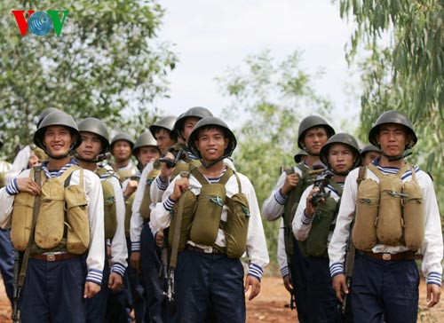 Niềm vui của các chiến sĩ sau khi hoàn thành tốt nhiệm vụ huấn luyện.