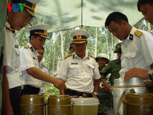 Tham quan các vật chất bảo đảm hậu cần.