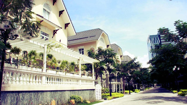 Sovico Holdings còn liên kết cùng Tổng Công Ty Du lịch Sài Gòn (Saigontourist) đầu tư vào một dự án có quy mô lớn nhất nhì trên Đảo Phú Quốc: Khu Du Lịch Sinh Thái Đảo Phú Quốc - trực thuộc sự quản lý và điều hành của Công ty Cổ Phần Sài Gòn Sovico Phú Quốc.
