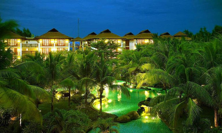 Furama Resort Đà Nẵng là một trong những khu resort 5 sao đầu tiên của Việt Nam, có tiếng tăm trên toàn thế giới.