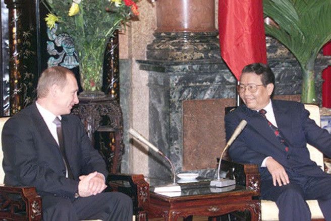 Chuyến thăm Việt Nam lần đầu tiên của ông Putin là từ 28/2 đến 2/3/2001.Mục đích chính là xác định các phương hướng chiến lược phát triển của quan hệ Nga – Việt trong thế kỷ 21.